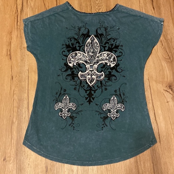 Vocal Brand Rhinestone fleur de le T Shirt. 100% cotton. Size Large. Never worn. - Picture 3 of 10